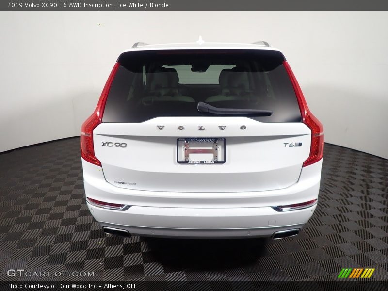 Ice White / Blonde 2019 Volvo XC90 T6 AWD Inscription