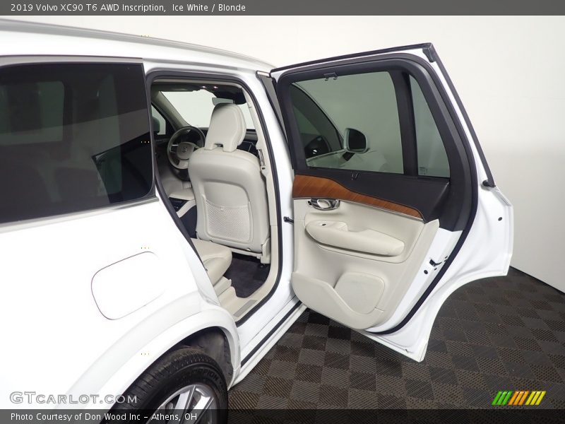 Ice White / Blonde 2019 Volvo XC90 T6 AWD Inscription