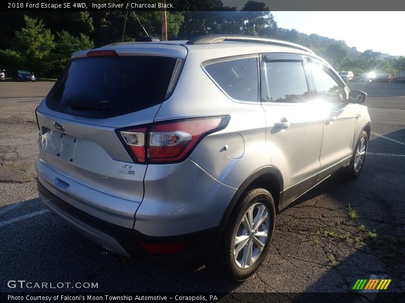 Ingot Silver / Charcoal Black 2018 Ford Escape SE 4WD