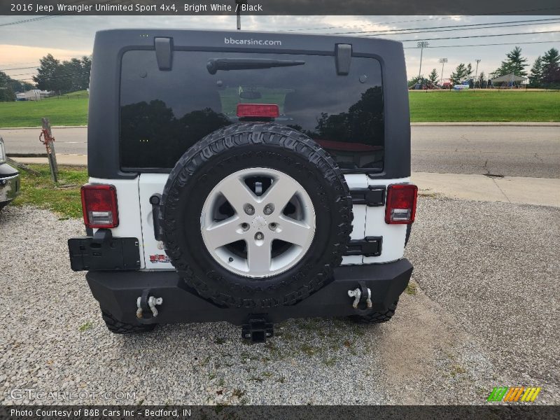 Bright White / Black 2016 Jeep Wrangler Unlimited Sport 4x4