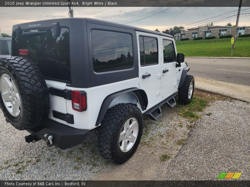 Bright White / Black 2016 Jeep Wrangler Unlimited Sport 4x4