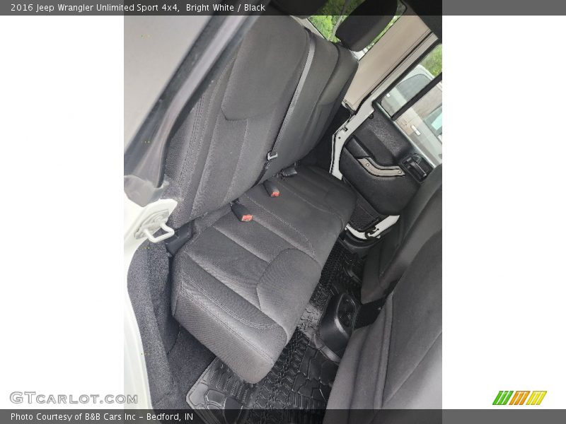 Bright White / Black 2016 Jeep Wrangler Unlimited Sport 4x4