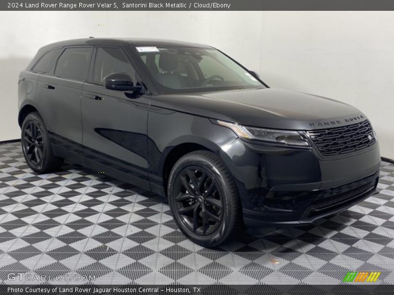 Front 3/4 View of 2024 Range Rover Velar S