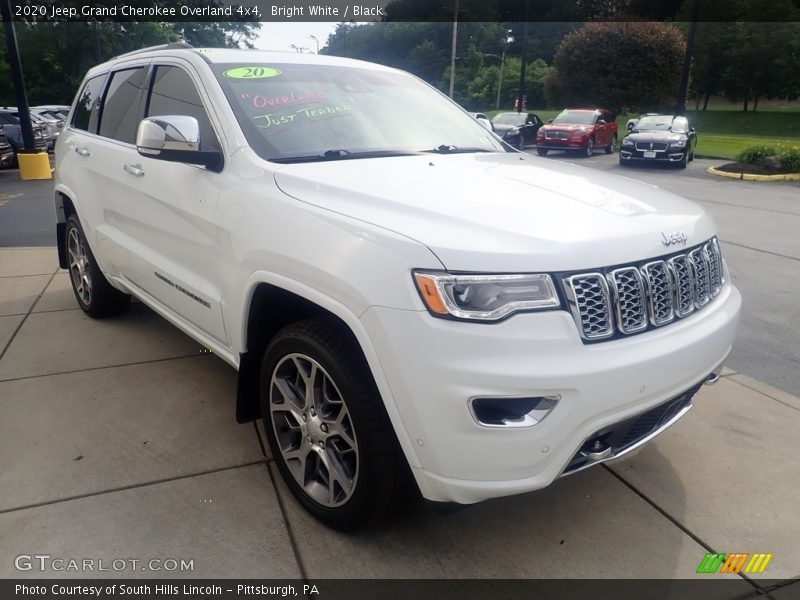 Front 3/4 View of 2020 Grand Cherokee Overland 4x4