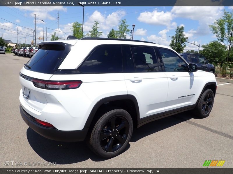Bright White / Global Black 2023 Jeep Grand Cherokee Altitude 4x4