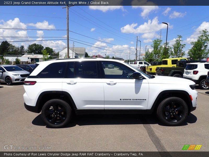 Bright White / Global Black 2023 Jeep Grand Cherokee Altitude 4x4