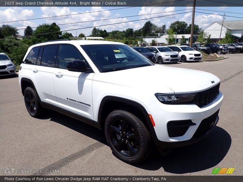 Bright White / Global Black 2023 Jeep Grand Cherokee Altitude 4x4