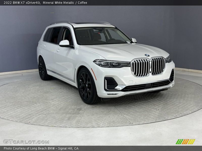 Mineral White Metallic / Coffee 2022 BMW X7 xDrive40i