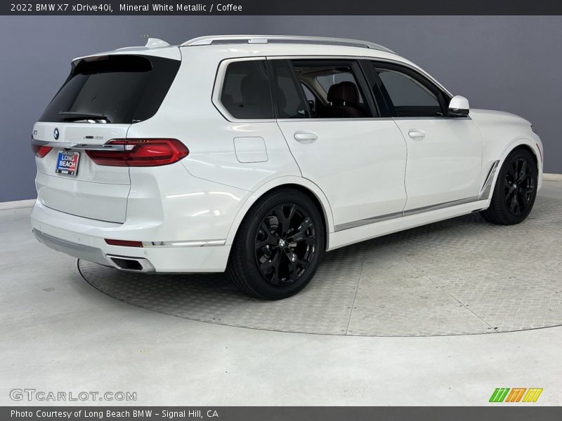 Mineral White Metallic / Coffee 2022 BMW X7 xDrive40i