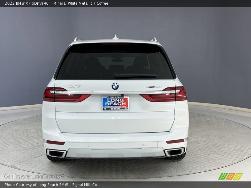 Mineral White Metallic / Coffee 2022 BMW X7 xDrive40i