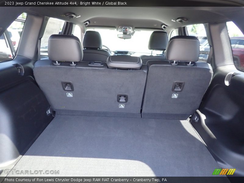 Bright White / Global Black 2023 Jeep Grand Cherokee Altitude 4x4