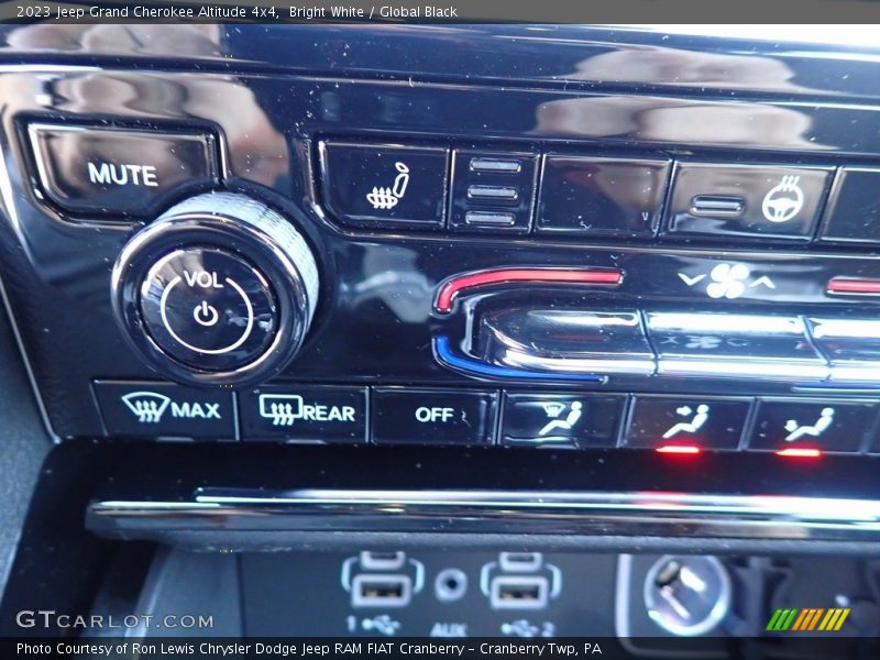 Bright White / Global Black 2023 Jeep Grand Cherokee Altitude 4x4
