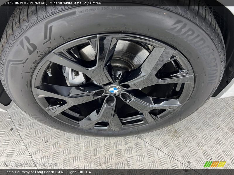 Mineral White Metallic / Coffee 2022 BMW X7 xDrive40i