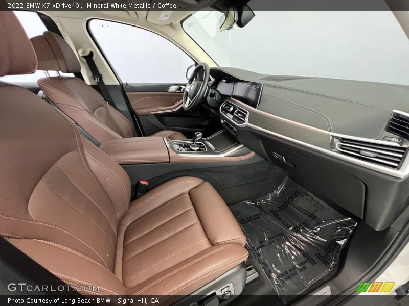 Front Seat of 2022 X7 xDrive40i