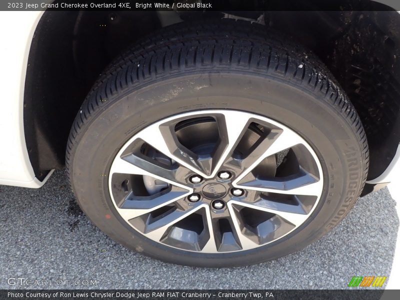Bright White / Global Black 2023 Jeep Grand Cherokee Overland 4XE