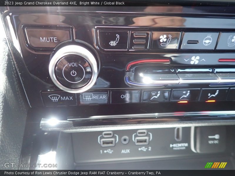 Bright White / Global Black 2023 Jeep Grand Cherokee Overland 4XE