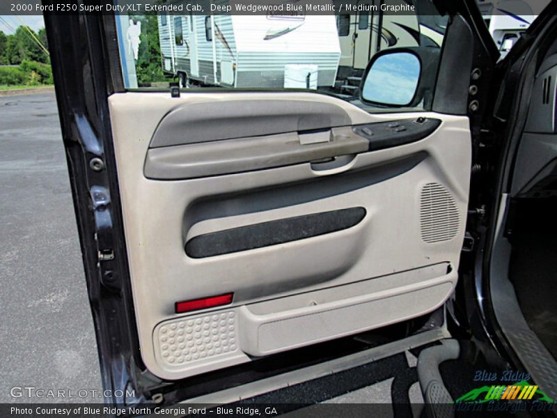 Door Panel of 2000 F250 Super Duty XLT Extended Cab