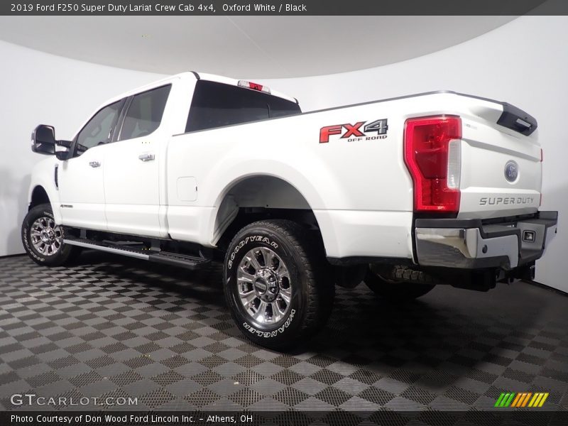 Oxford White / Black 2019 Ford F250 Super Duty Lariat Crew Cab 4x4