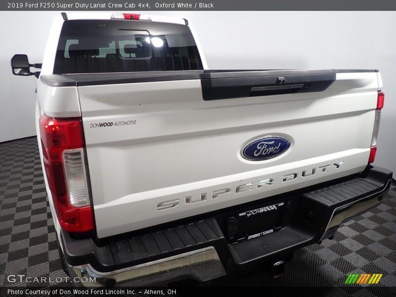 Oxford White / Black 2019 Ford F250 Super Duty Lariat Crew Cab 4x4