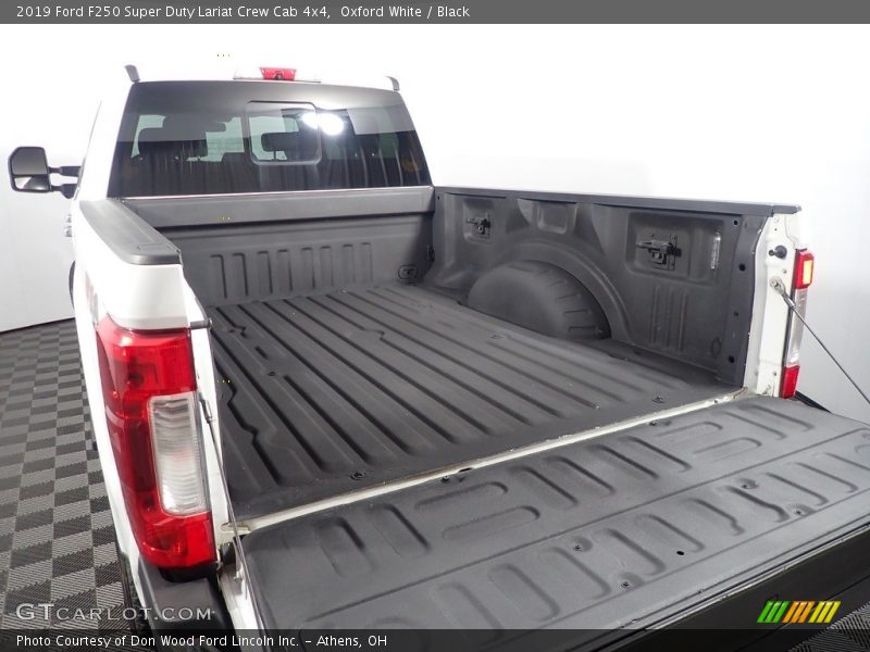 Oxford White / Black 2019 Ford F250 Super Duty Lariat Crew Cab 4x4