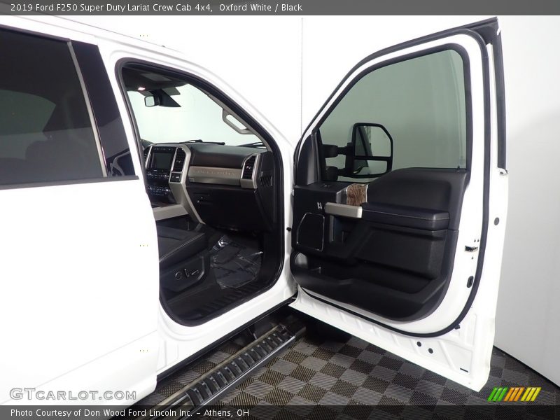 Oxford White / Black 2019 Ford F250 Super Duty Lariat Crew Cab 4x4