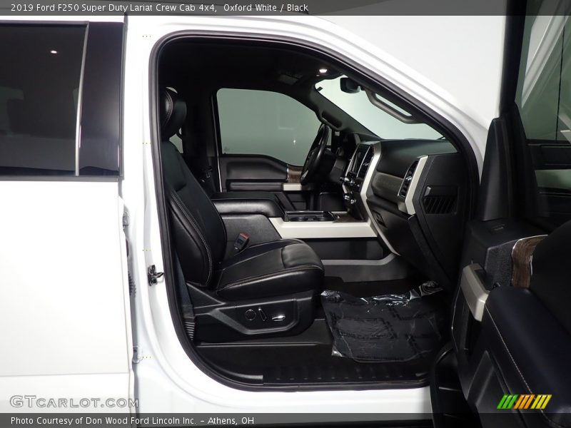 Oxford White / Black 2019 Ford F250 Super Duty Lariat Crew Cab 4x4