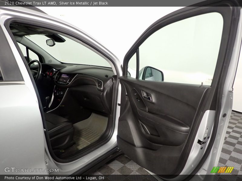 Silver Ice Metallic / Jet Black 2020 Chevrolet Trax LT AWD