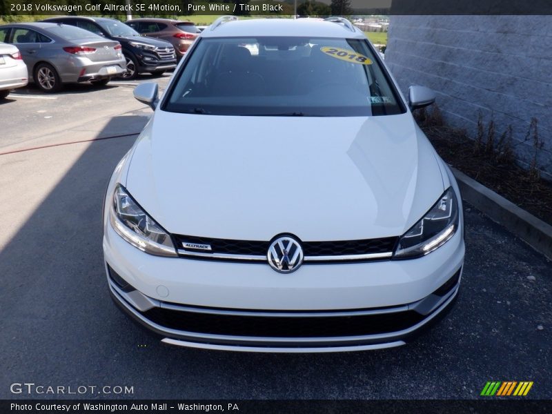 Pure White / Titan Black 2018 Volkswagen Golf Alltrack SE 4Motion