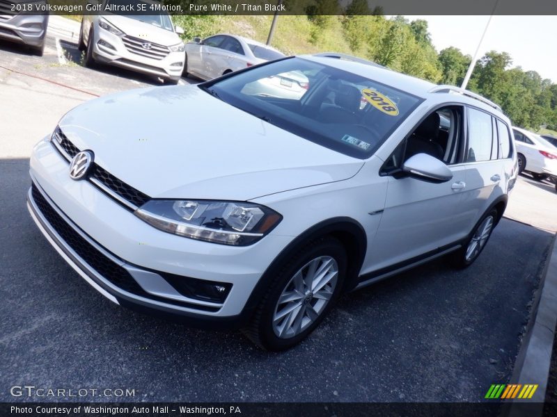 Pure White / Titan Black 2018 Volkswagen Golf Alltrack SE 4Motion