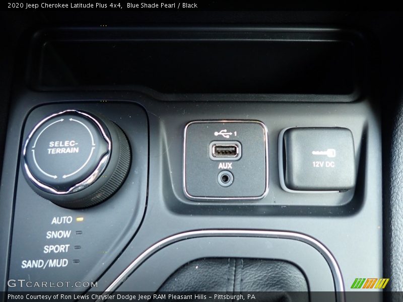 Controls of 2020 Cherokee Latitude Plus 4x4