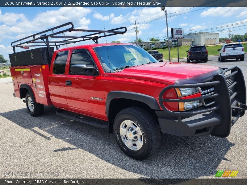 Front 3/4 View of 2006 Silverado 2500HD LS Extended Cab Utility