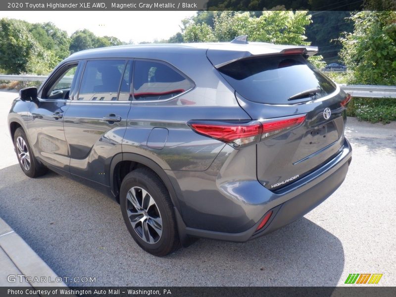 Magnetic Gray Metallic / Black 2020 Toyota Highlander XLE AWD