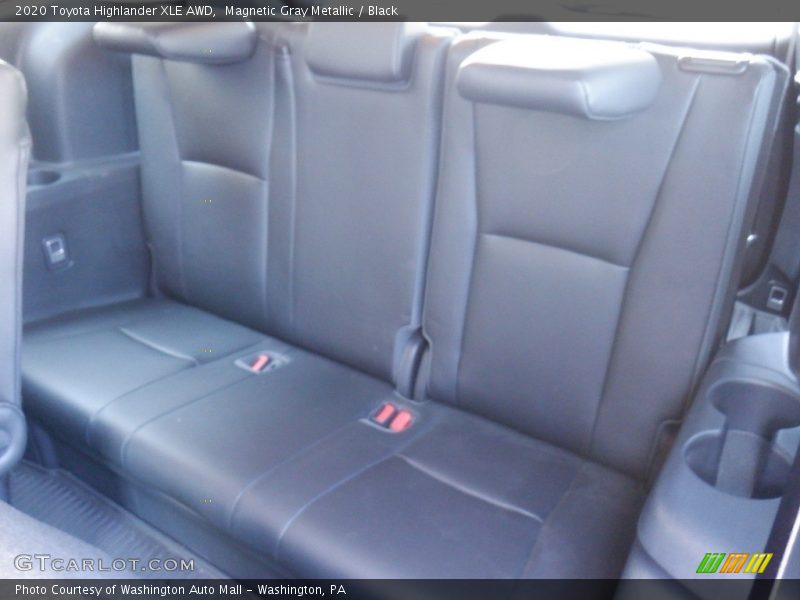 Magnetic Gray Metallic / Black 2020 Toyota Highlander XLE AWD