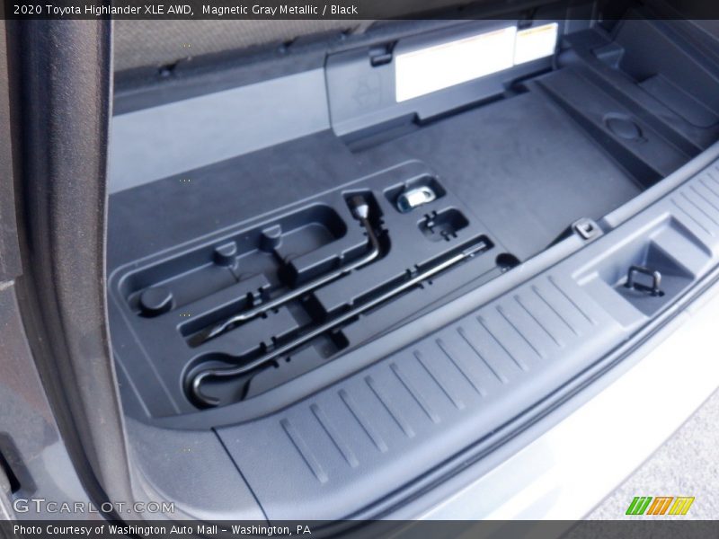 Magnetic Gray Metallic / Black 2020 Toyota Highlander XLE AWD