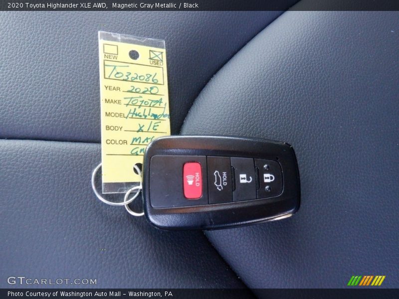 Magnetic Gray Metallic / Black 2020 Toyota Highlander XLE AWD