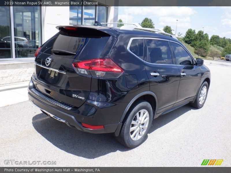 Magnetic Black / Charcoal 2019 Nissan Rogue SV AWD