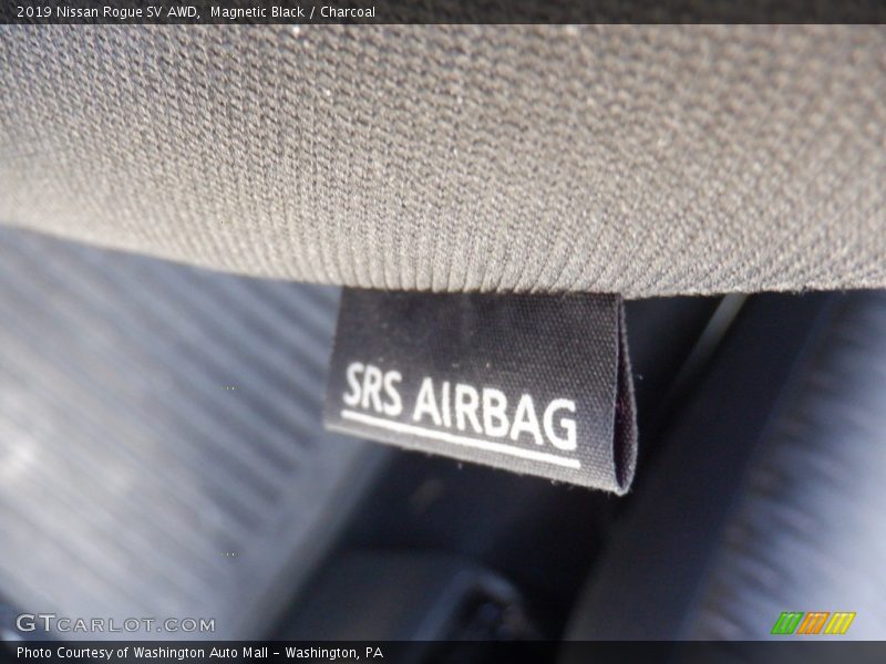 Magnetic Black / Charcoal 2019 Nissan Rogue SV AWD