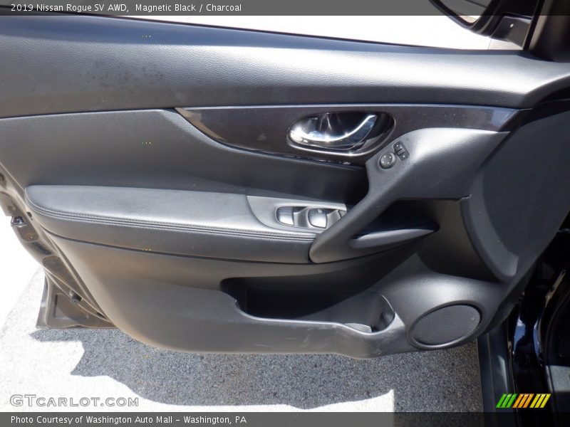 Magnetic Black / Charcoal 2019 Nissan Rogue SV AWD