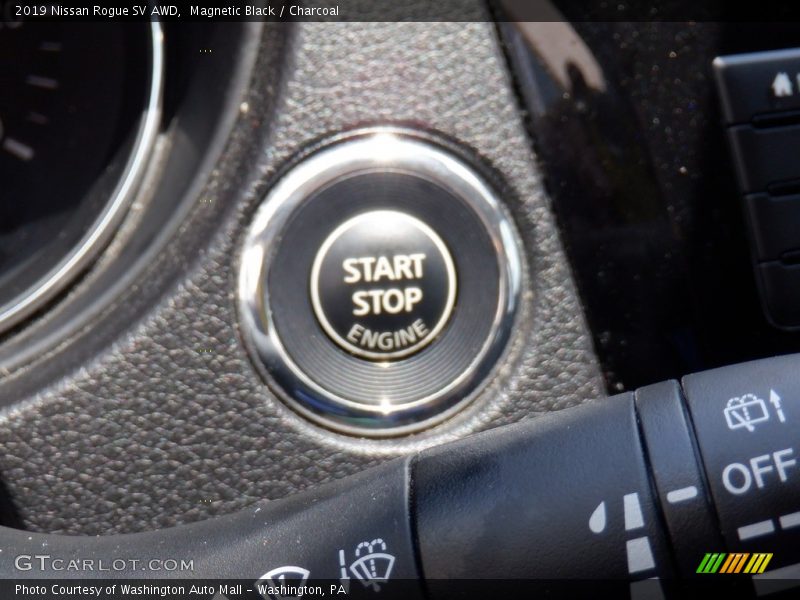 Magnetic Black / Charcoal 2019 Nissan Rogue SV AWD