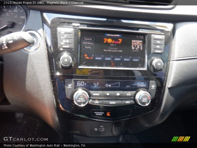 Magnetic Black / Charcoal 2019 Nissan Rogue SV AWD