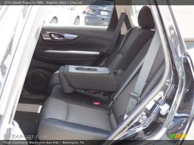 Magnetic Black / Charcoal 2019 Nissan Rogue SV AWD