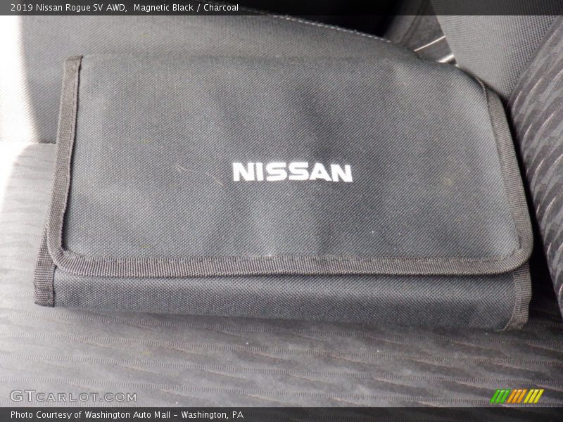 Magnetic Black / Charcoal 2019 Nissan Rogue SV AWD