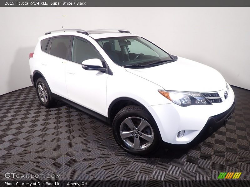 Super White / Black 2015 Toyota RAV4 XLE