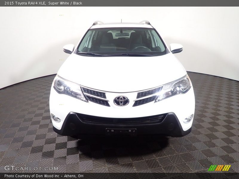 Super White / Black 2015 Toyota RAV4 XLE