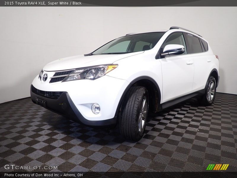 Super White / Black 2015 Toyota RAV4 XLE