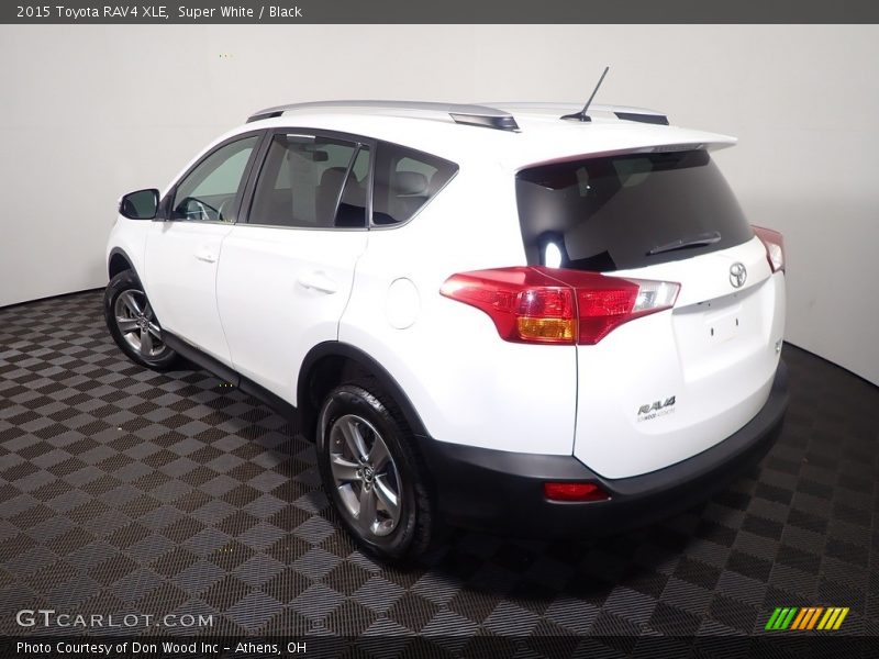 Super White / Black 2015 Toyota RAV4 XLE