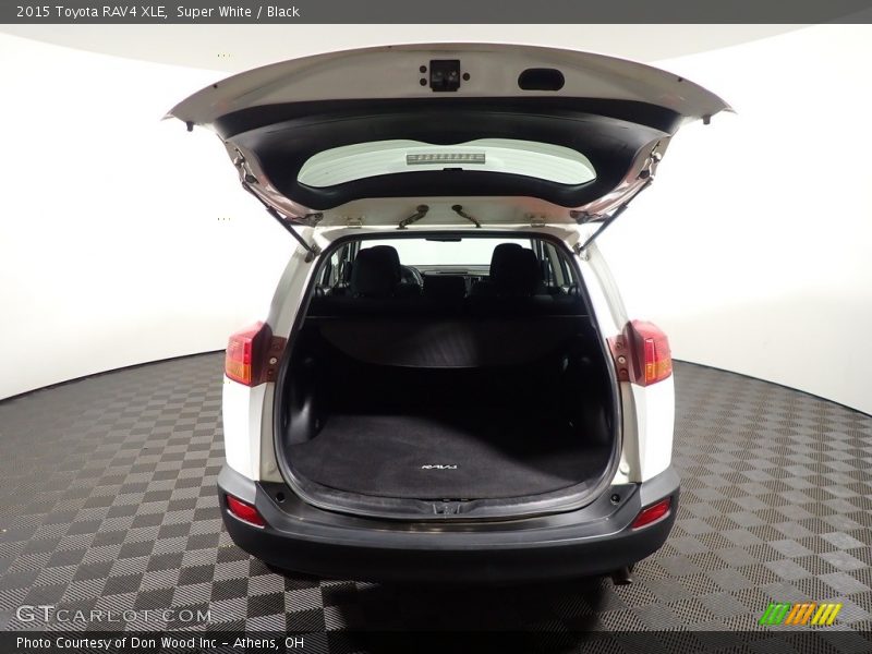 Super White / Black 2015 Toyota RAV4 XLE