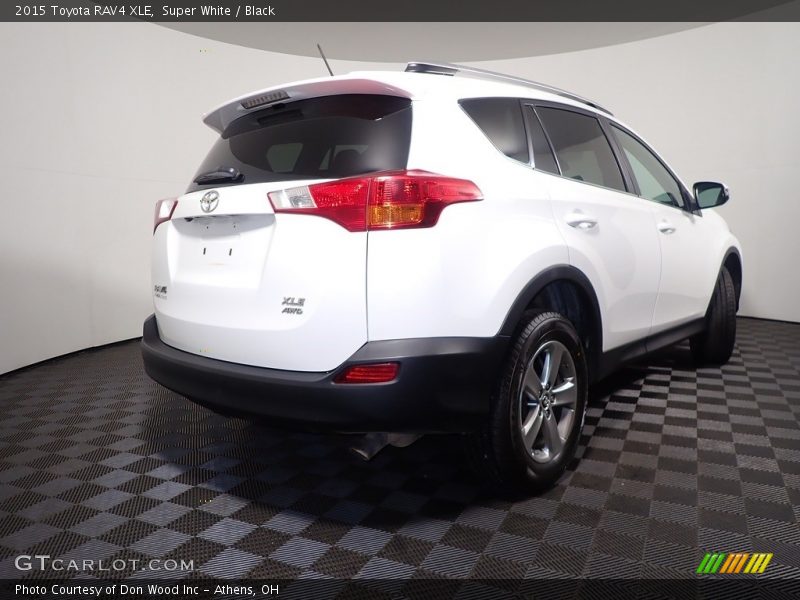 Super White / Black 2015 Toyota RAV4 XLE