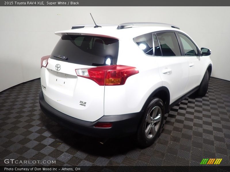 Super White / Black 2015 Toyota RAV4 XLE