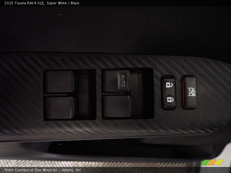 Super White / Black 2015 Toyota RAV4 XLE